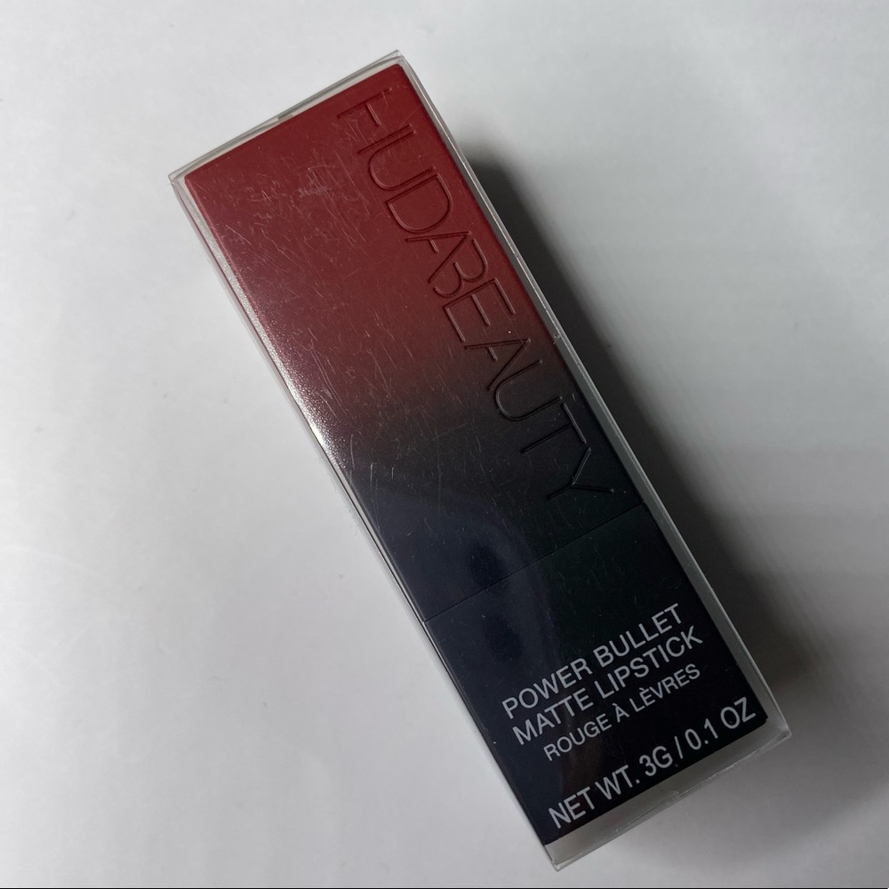 Huda Beauty power bullet